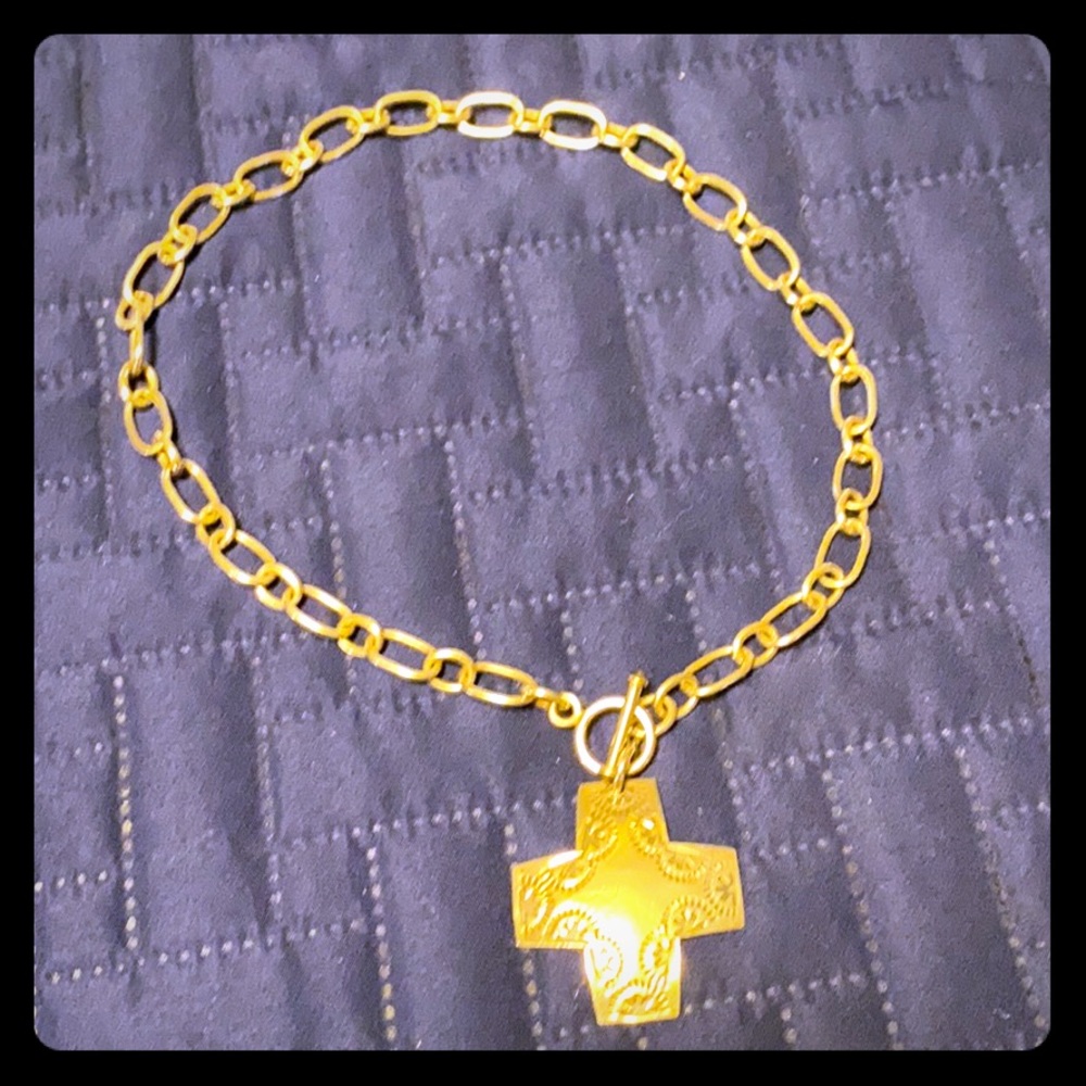 Silpada Toggle front cross necklace